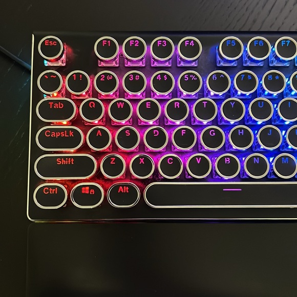 Royal Kludge gaming keyboard - Picture 2 of 8